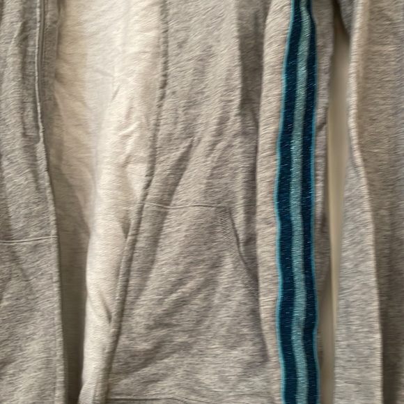 Sweatshirt - Picture 2 of 6